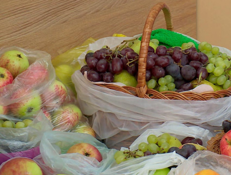 Православные верующие отмечают яблочный спас