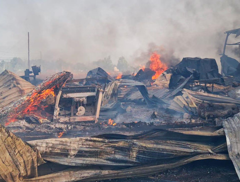 Пожар уничтожил промзону в селе Маклино