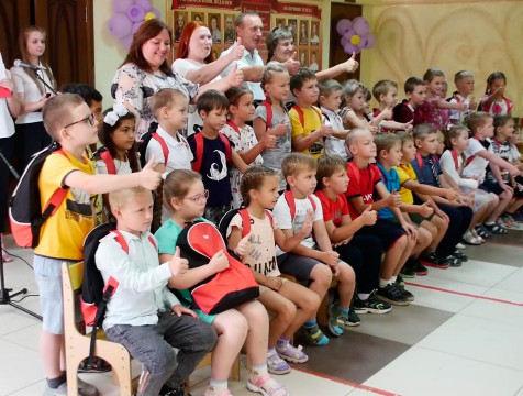 Подарки для хорошей учебы вручили людиновским первоклассникам