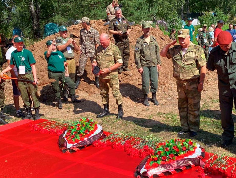 Останки 182-х красноармейцев перезахоронили на Зайцевой горе