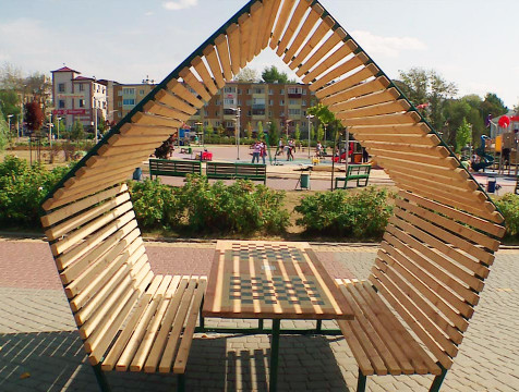 Беседки для игры в шахматы установили в калужском парке Юного зрителя