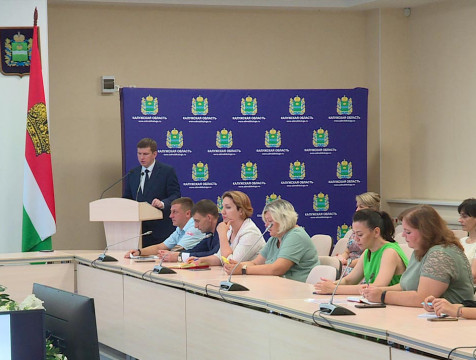 Обновление образовательного стандарта обсудили на областном родительском собрании