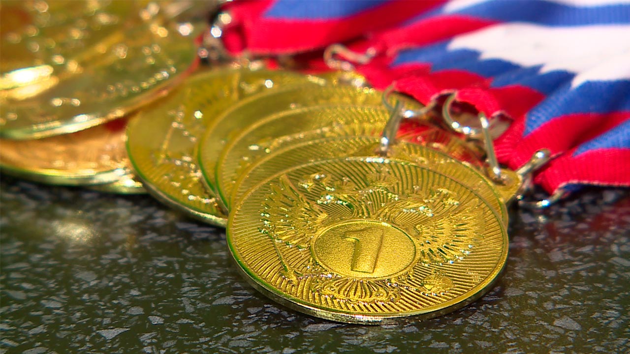 Россия 5 медалей. Олимпийские медали. 5 Золотых медалей. Медали международных состязаний. Медаль чемпионата России.