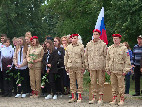 Новую форму к 1 сентября получили юнармейцы Полотняно-Заводской школы