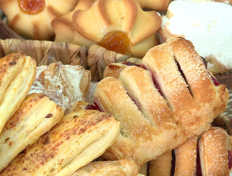 Старые стулья меняют на купоны для десерта на гастрономическом фестивале