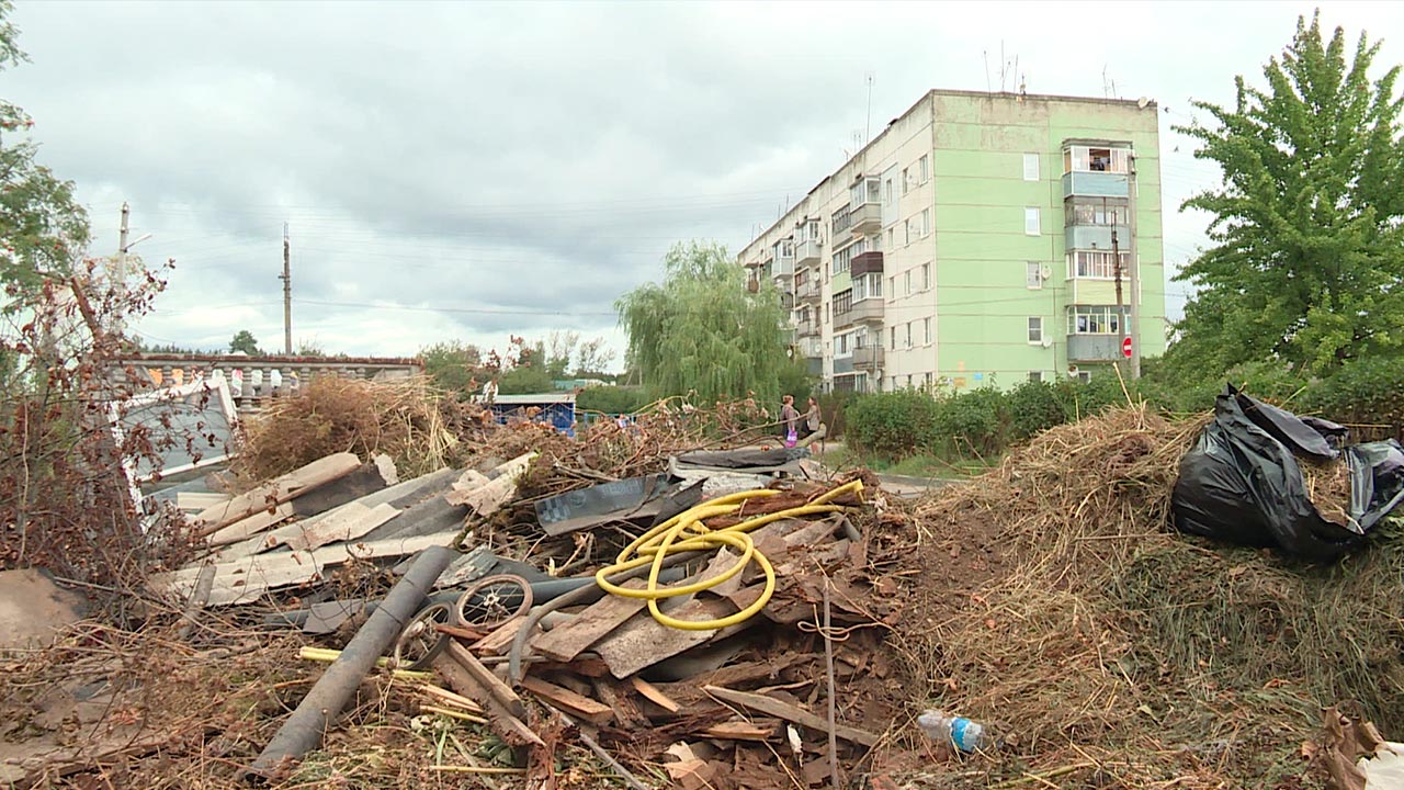 Жители Товаркова пожаловались на свалки и отсутствие горячей воды