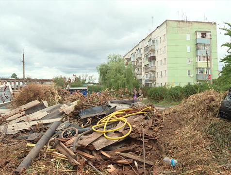 Жители Товаркова пожаловались на свалки и отсутствие горячей воды