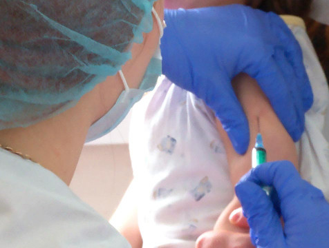 В минздраве рассказали, как совмещать прививки от гриппа и COVID