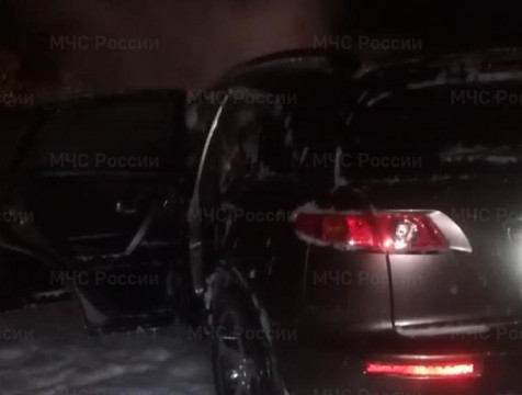 Автомобиль Infiniti сгорел на набережной Яченского водохранилища