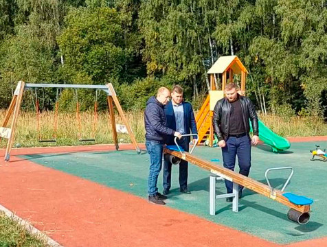 Новая площадка в Ферзикове оказалась небезопасной для детей