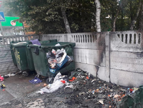 9 мусорных контейнеров подожгли за август в Калужской области