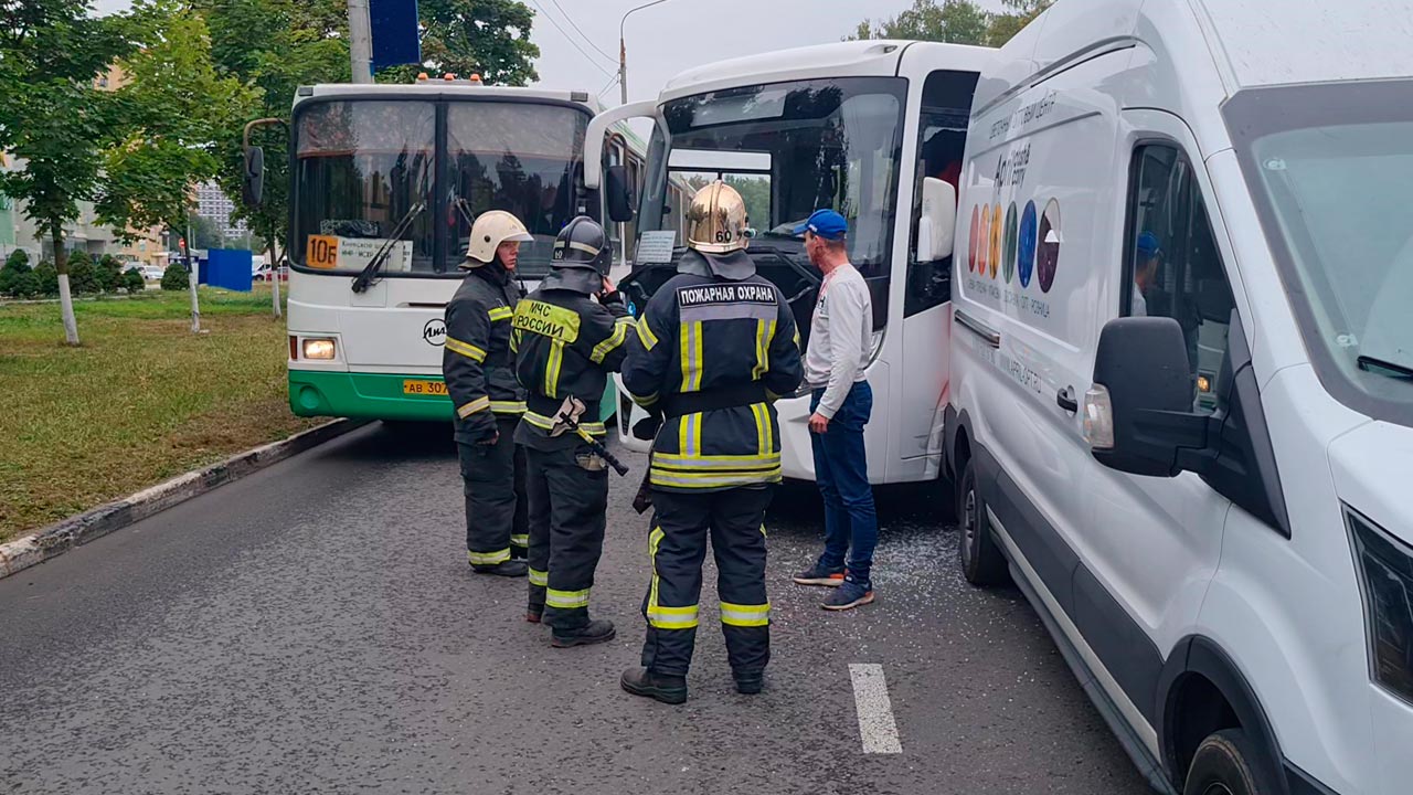Новости в 9 часов сегодня. Авария автобуса Обнинск Калуга. Рейсовый автобус.