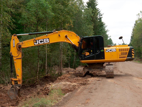 Дорогу в Дзержинском районе планируют отремонтировать к августу 2023 года
