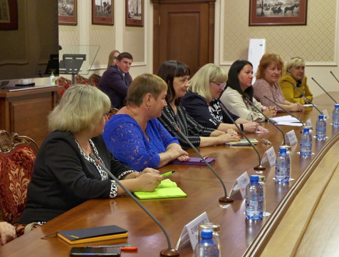 Школьные автобусы и компьютеры отправит регион в подшефный Первомайск