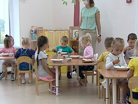 От платы за детсады и школьное питание освободили все семьи мобилизованных региона