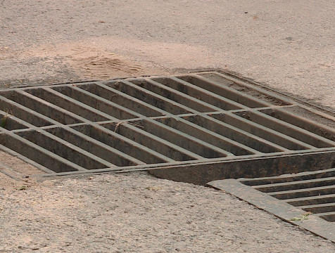 90 дождевых канализаций прочистили на улицах Калуги