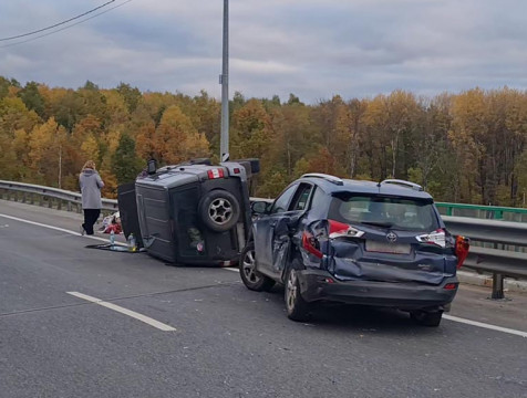 Два внедорожника не поделили Калужскую Объездную дорогу