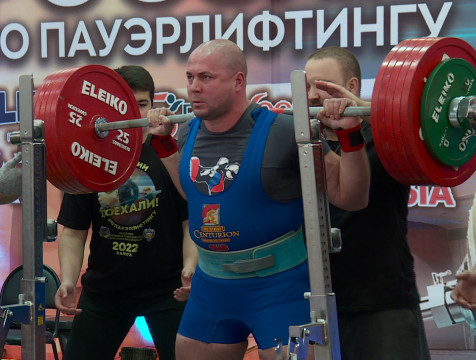 Около 500 спортсменов соревнуются за Кубок России по пауэрлифтингу в Калуге