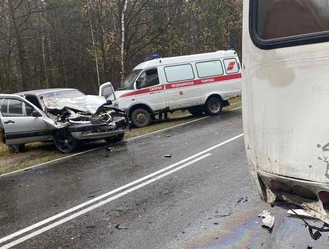 Два человека пострадали при ДТП с рейсовым автобусом в Людиновском районе