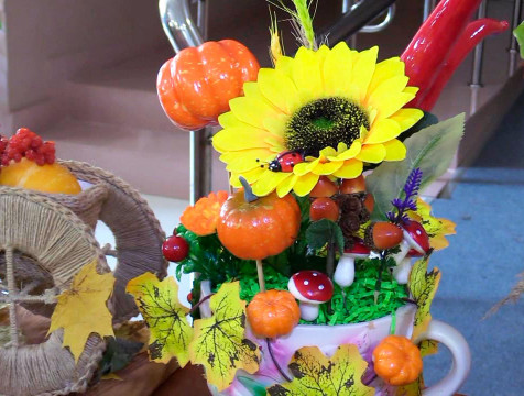 Осенние поделки представили юные козельчане в районном доме культуры