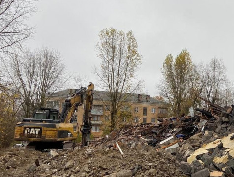 Два аварийных дома снесли в Калуге