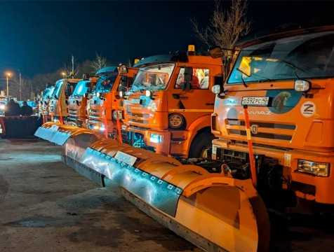 Коммунальная техника начала отрабатывать маршруты зимней уборки дорог в Калуге