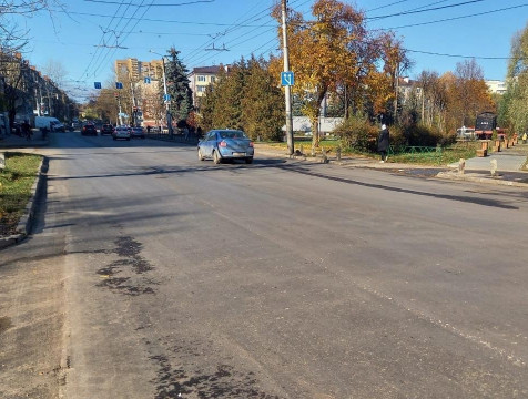 На улице Карла Либкнехта в Калуге завершили укладку асфальта