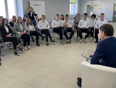 Старшеклассники IT-лицея задали 13 вопросов Дмитрию Разумовскому