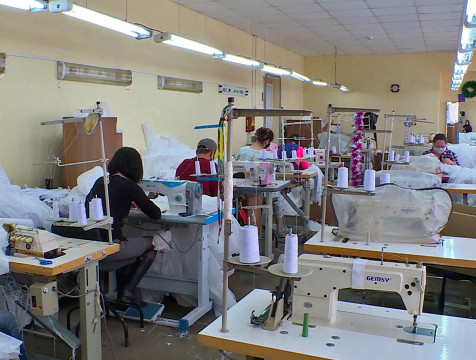 Боровские швейники оказывают помощь фронту