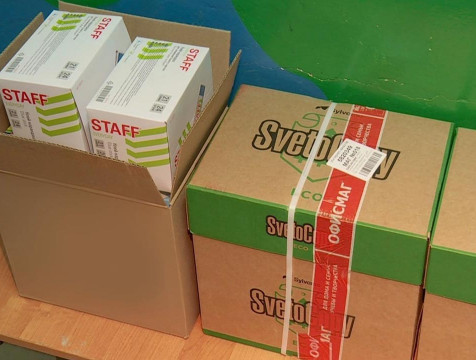 Депутаты Заксобрания Калужской области передали канцтовары детскому клубу 