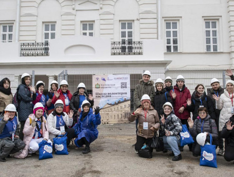 20 волонтеров участвовали в спасении Дома Щепочкина в Калужской области