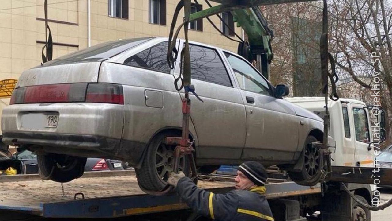 Таксист нелегально перевозил людей в Калуге