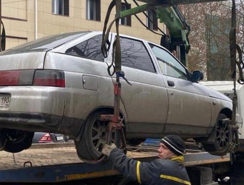 Таксист нелегально перевозил людей в Калуге