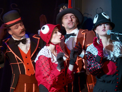 С начала года новобрачные получили 754 приглашения в ТЮЗ