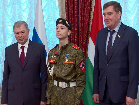 Подростков из Калужской области наградили за проявленное мужество