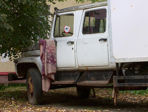 9 брошенных машин в Калуге могут отправить на спецстоянку