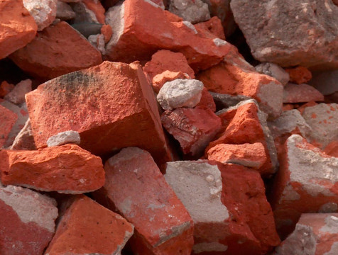 Суд обязал закрыть доступ в опасное здание в селе Акулово Бабынинского района