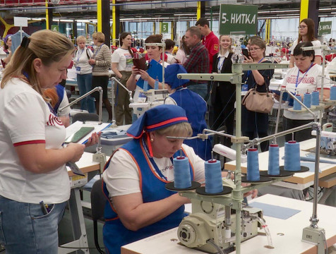 Сотрудница калужского предприятия стала лучшей швеей России