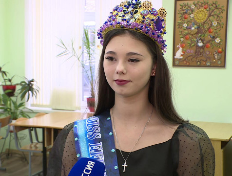 Победительница конкурса красоты из Людинова отправится на новогодний бал в Москву