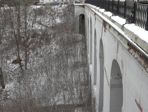 Здоровые деревья в Березуйском овраге вырубать не станут