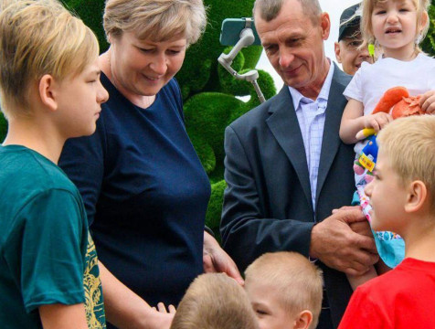 Калужская семья взяла на попечительство пятерых детей из Донбасса