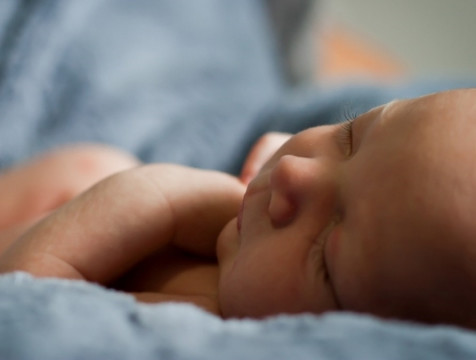 689 малышей родились в Калуге в октябре