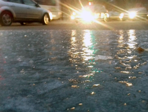 Спасатели предупредили, что гололёд в регионе сохранится до полудня 9 декабря