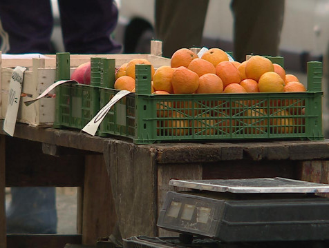 Калужан предупреждают об опасности покупки продуктов в местах несанкционированной торговли