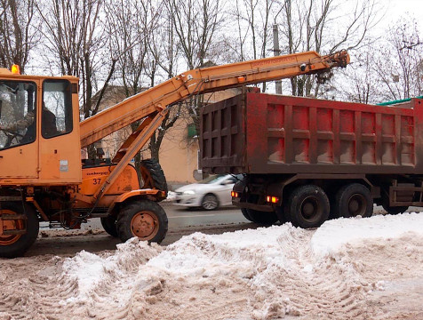 Снег вывезут с Путейской улицы в Калуге днем 19 декабря