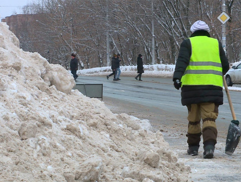 Городской голова Калуги объяснил, почему снег сразу не вывозят с улиц