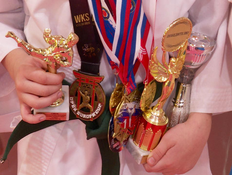 Более ста наград завоевали ученики калужской школы каратэ за 2022 год