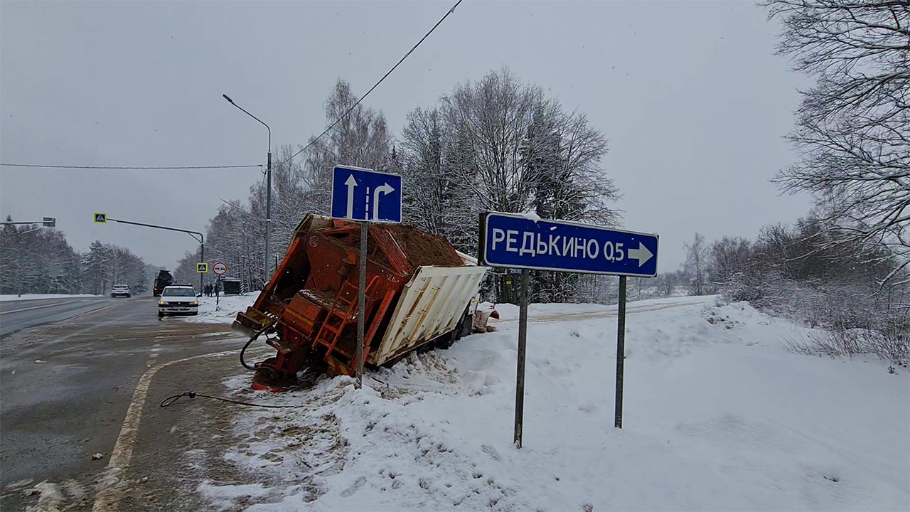 Снегоуборочная машина попала в ДТП в Боровском районе | 30.12.2022 |  Новости Калуги - БезФормата