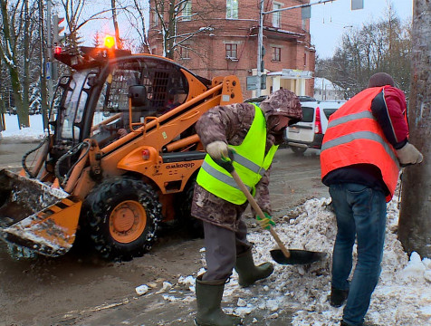 Уборка улиц Калуги ведется круглосуточно