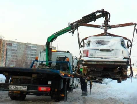 Шесть бесхозных автомобилей эвакуируют с улиц Калуги